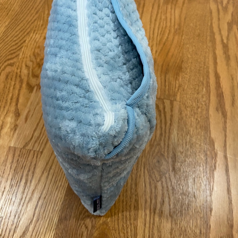 Bedelite Plush Light Blue Travel Pillow with blanket folded inside - NEW - Picture 5 of 8